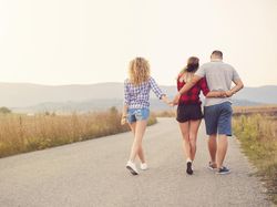 Saya Terlibat Asmara dengan Teman Dekat, Apakah Bisa Kena Pasal Zina?