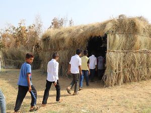 Potret Miris Sekolah di Yaman, Anak-anak Bikin Kelas dari Jerami