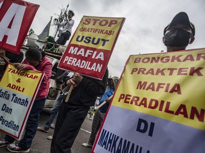 Massa Geruduk Gedung MA Tuntut Berantas Mafia Tanah