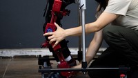 Mendaki Gunung Tanpa Pegal Pakai Robot Eksoskeleton Berbasis AI