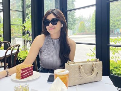 Clara Shinta, Selebgram yang Sering Kulineran dan Santai di Kafe