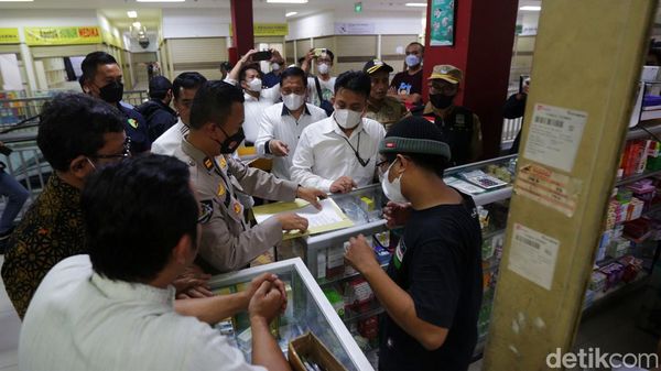 Dinkes Sidak Apotek di Kota Bekasi