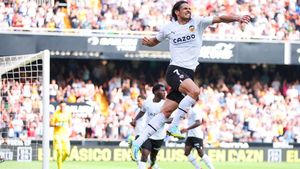 Unjuk Gigi El Matador Edinson Cavani: Lagi Gacor, Gol Lagi!
