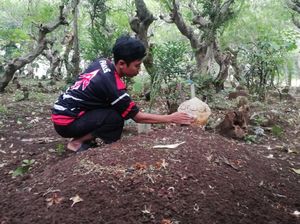 Hasan Berurai Air Mata Ungkap Anaknya Meninggal Gagal Ginjal Sempat Pindah 3 RS Hasan Berurai Air Mata Ungkap Anaknya Meninggal Gagal Ginjal Sempat Pindah 3 RS
