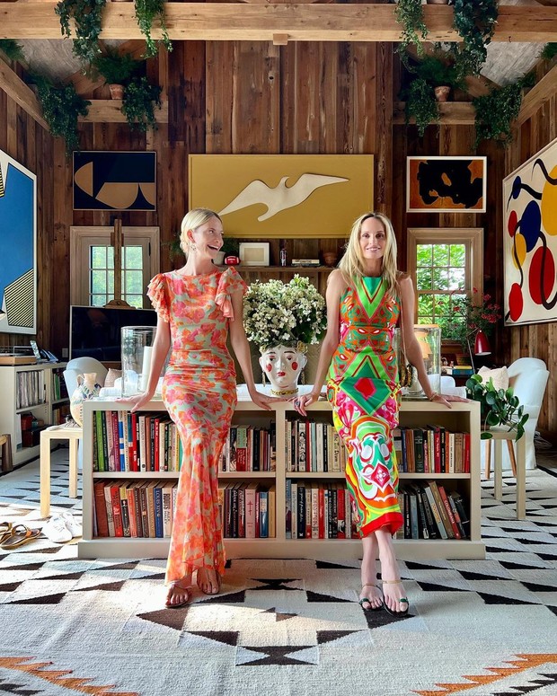 Poppy Delevingne (kiri) dan Lauren Santo Domingo (kanan)/