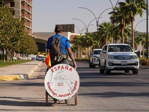 Jalan Kaki ke Qatar Nonton Piala Dunia, Pria Spanyol Hilang di Iran