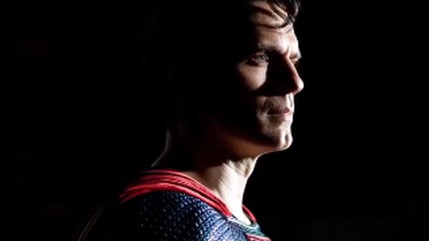 Henry Cavill sebagai Superman.