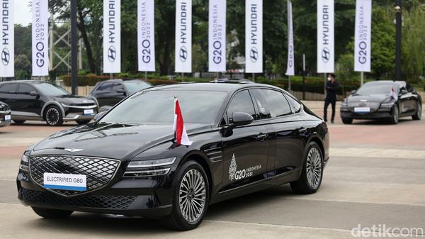 Hyundai Serahkan Kendaraan Listrik Genesis G80 dan Ioniq untuk G20