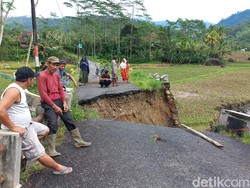Jembatan di Banjarnegara Ambrol, Akses Jalan 2 Kecamatan Putus