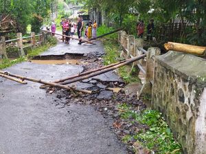 Banjir Bandang di Lombok Timur, Jembatan Rusak-Warung Hanyut Banjir Bandang di Lombok Timur, Jembatan Rusak-Warung Hanyut