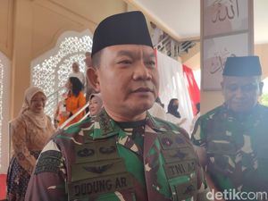 KSAD Serahkan Kasus Wanita Todong Pistol ke Paspampres ke Polisi KSAD Serahkan Kasus Wanita Todong Pistol ke Paspampres ke Polisi