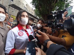 Jadi Saksi Sidang Eliezer, Keluarga-Kekasih Yosua Kompak Berseragam Putih