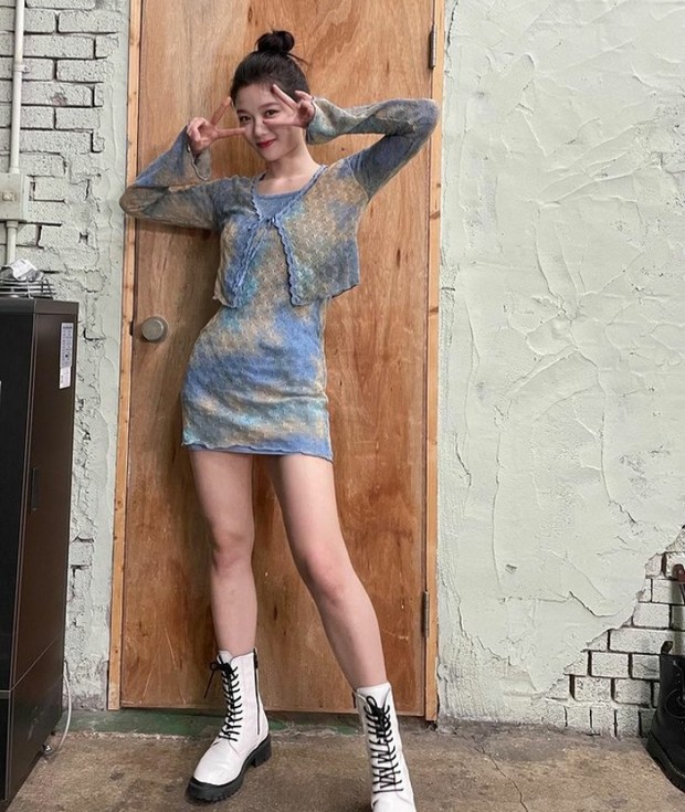 Gaya Busana Kim Yoo Jung dan Roh Yoon Seo Pemain Film 20th Century Girl