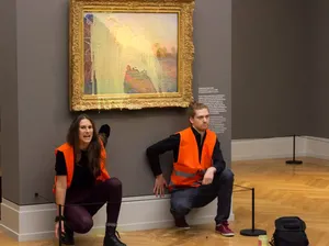 Lagi, Aktivis Lingkungan Lempar Kentang Tumbuk ke Lukisan Monet Lagi, Aktivis Lingkungan Lempar Kentang Tumbuk ke Lukisan Monet