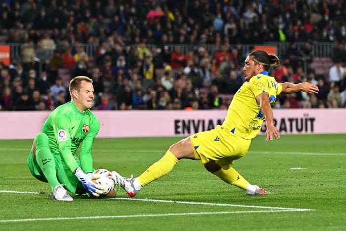 Marc-Andre ter Stegen BARCELONA, SPAIN - SEPTEMBER 17: Marc-Andre Ter Stegen of FC Barcelona looks on during the LaLiga Santander match between FC Barcelona and Elche CF at Spotify Camp Nou on September 17, 2022 in Barcelona, Spain. (Photo by Alex Caparros/Getty Images)