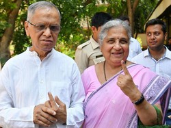 Duitnya Triliunan, Mertua PM Inggris Bersihkan Toilet Sendiri