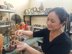 Perhiasan Batu Alam-Kuningan dari Bali Jadi Suvenir G20