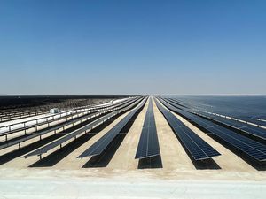 Penampakan Ladang Panel Surya Qatar untuk Dukung Piala Dunia 2022