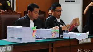 Penampakan Tumpukan Berkas Perkara di Sidang Bharada Eliezer