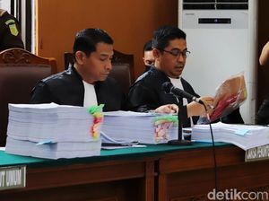 Penampakan Tumpukan Berkas Perkara di Sidang Bharada Eliezer