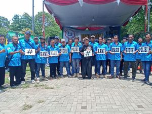 PKL di Jombang Deklarasi Dukung Kinerja Polisi PKL di Jombang Deklarasi Dukung Kinerja Polisi