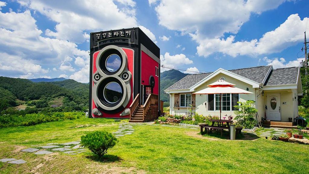 Potret Kafe Unik Bentuk Kamera Besar yang Hits di Korea Potret Kafe Unik Bentuk Kamera Besar yang Hits di Korea