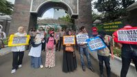 Potret Pendukung Alvin Lim Demo Kejagung