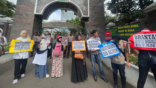 Potret Pendukung Alvin Lim Demo Kejagung