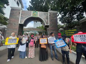 Potret Pendukung Alvin Lim Demo Kejagung