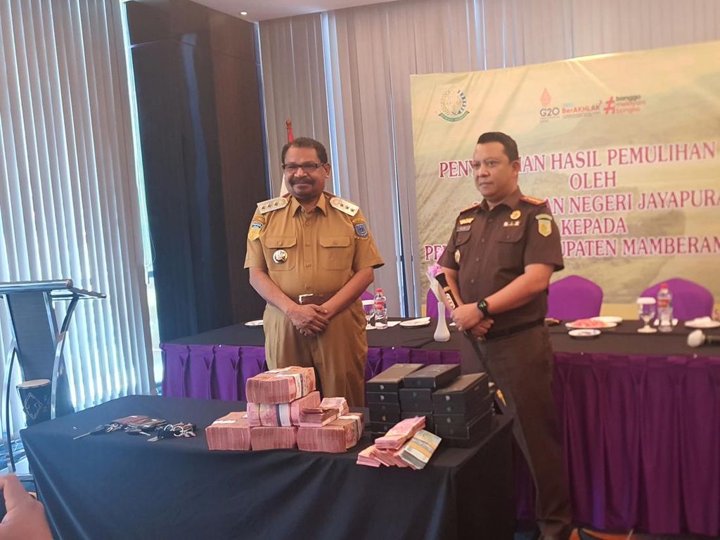 Smart City Mamberamo Raya Rp 5 M Gagal, 23 iPhone 12 Pro Max-Mobil Disita Smart City Mamberamo Raya Rp 5 M Gagal, 23 iPhone 12 Pro Max-Mobil Disita