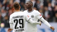 Randal Kolo Muani (Frankfurt), 8 assist di Bundesliga musim ini. Foto: Getty Images/Alexander Hassenstein