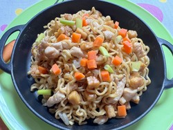 Resep Mie Goreng Tempe dan Ayam untuk Anak Tak Doyan Nasi