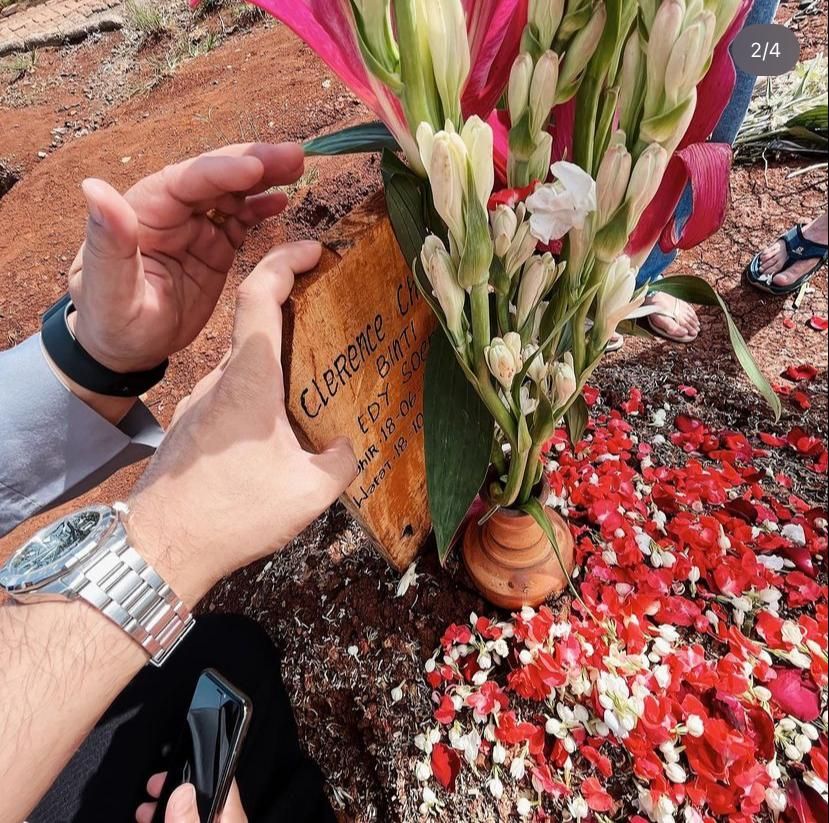 Rio Alief Ziarah ke Makam Clerence Sang Istri