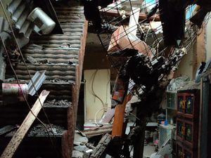 Rumah di Bogor Ambruk Akibat Angin Kencang, Seorang Warga Terluka