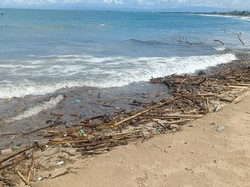 Pak Luhut dan Bang Sandi, Sampah Plastik Bali Meresahkan Nih