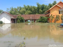 SD di Lamongan Kebanjiran, Siswa Numpang Belajar di Musala