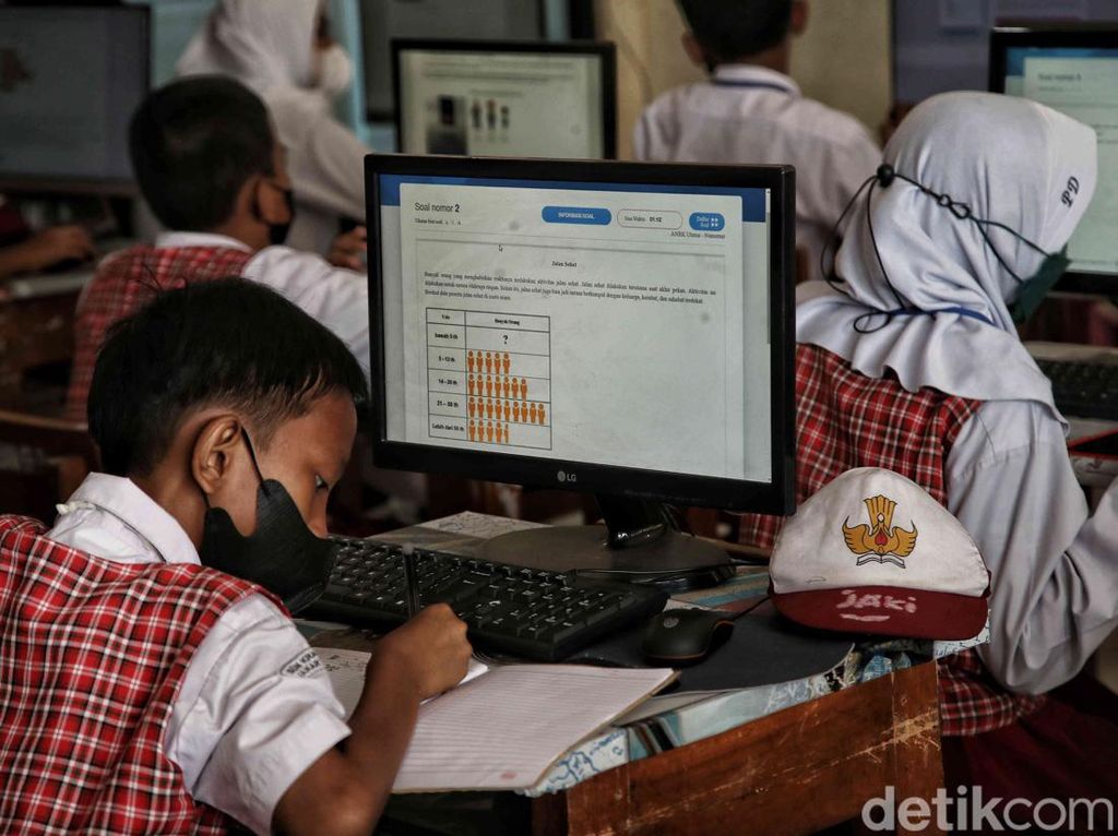 Jawa-Bali PPKM Level 1: Siswa Belajar di Rumah atau Tatap Muka?