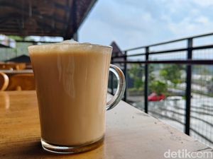 Es Kopi Tarik, Racikan Kopi Excelsa di Rest Area Pendopo KM 456 Es Kopi Tarik, Racikan Kopi Excelsa di Rest Area Pendopo KM 456