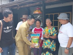 Korban Bencana Banjir Blitar Dapat Bantuan Sembako