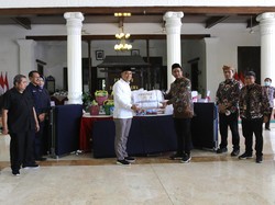 Walkot Eri Beri Bantuan Rp 250 Juta ke Warga Terdampak Puting Beliung Sidoarjo