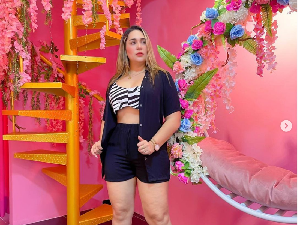 Guru Dipecat dari Sekolah karena Foto Seksi Pakai Bikini di Instagram