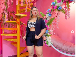 Guru Dipecat dari Sekolah karena Foto Seksi Pakai Bikini di Instagram