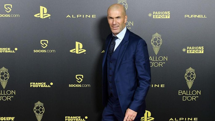 PARIS, FRANCE - OCTOBER 17: Zinedine Zidane attends the Ballon D'Or photocall at Theatre Du Chatelet In Paris on October 17, 2022 in Paris, France. (Photo by Aurelien Meunier/Getty Images)