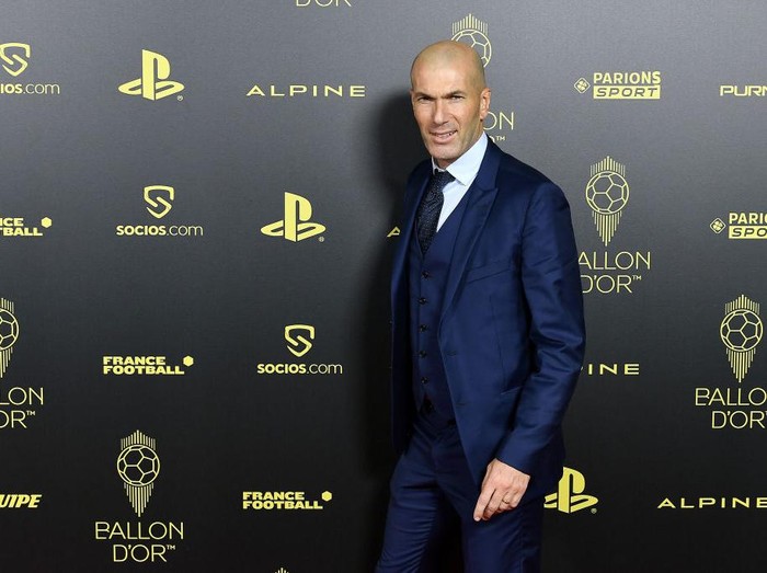 PARIS, FRANCE - OCTOBER 17: Zinedine Zidane attends the Ballon D'Or photocall at Theatre Du Chatelet In Paris on October 17, 2022 in Paris, France. (Photo by Aurelien Meunier/Getty Images)