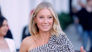 Tahi Lalat di Perut Gwyneth Paltrow Ngintip