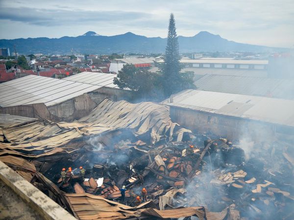 37 Jam Berkobar, Api di Gudang Triplek Bandung Akhirnya Padam