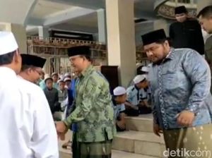 Sowan ke Genggong, Begini Jawaban Santai Anies Ditanya soal Kesiapan Nyapres Sowan ke Genggong, Begini Jawaban Santai Anies Ditanya soal Kesiapan Nyapres