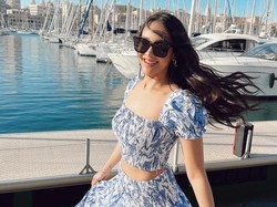 Gaya Anya Geraldine Pamer Foto Tanpa Makeup & Filter Pakai Kaos Bolong