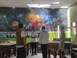 Atap Gedung  SD di Jember Ambrol Usai Diguyur Hujan Deras