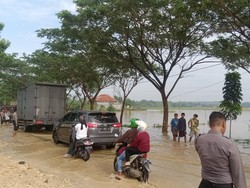 Akses Jalan Nasional Sampang-Bangkalan Banjir, Lalin Merambat